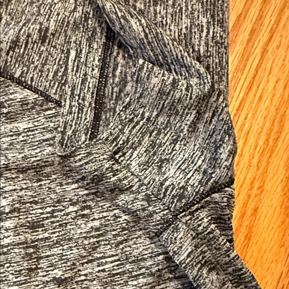 Under Armour Heathered Black Short Sleeve Loose Fit Tee Small - Picture 8 of 12